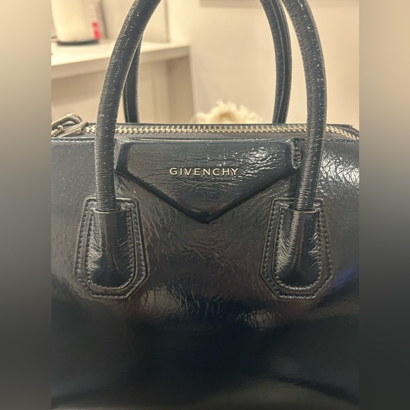 BNWT - SMALL GIVENCHY ANTIGONA - DARK NAVY TEXTURED PATENT LEATHER - Picture 2 of 5